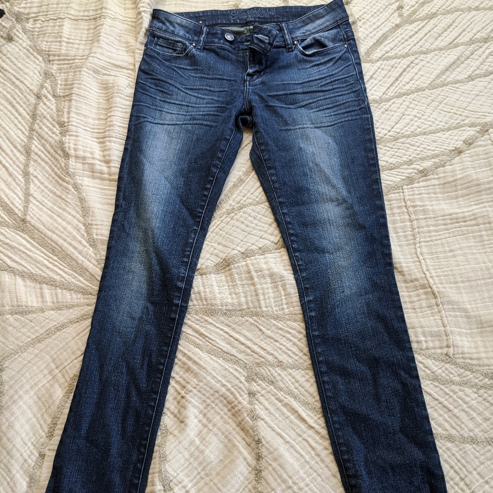 Delia's Taylor skinny jean